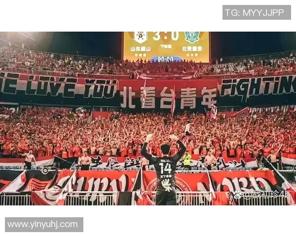 五大联赛赛场小动作频出 镜头捕捉细节引球迷热烈讨论